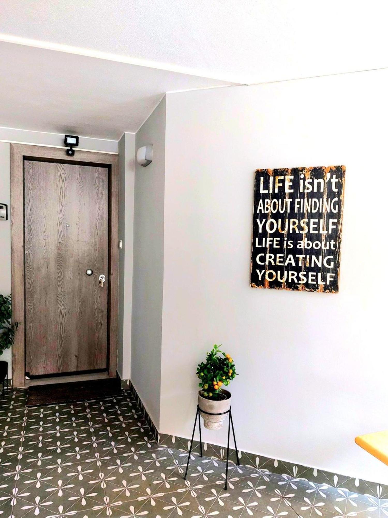 Glyfada'S Cosy Apartments Atenas Exterior foto